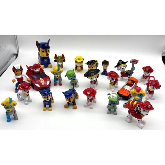 Huge lot of 23 Pieces Paw Patrol Lot Vehicles and Figures - Picture 1 of 6